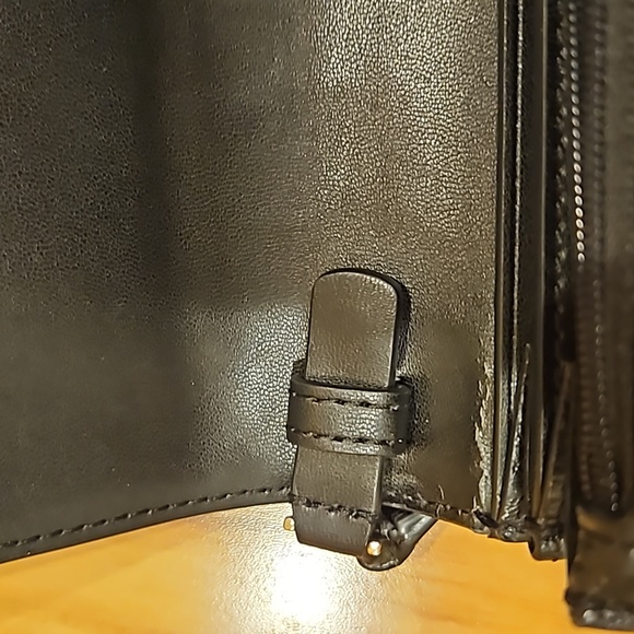 Kate Spade Pebble Leather Harlow Wallet on a String Black in Good Used Condition - Picture 7 of 15